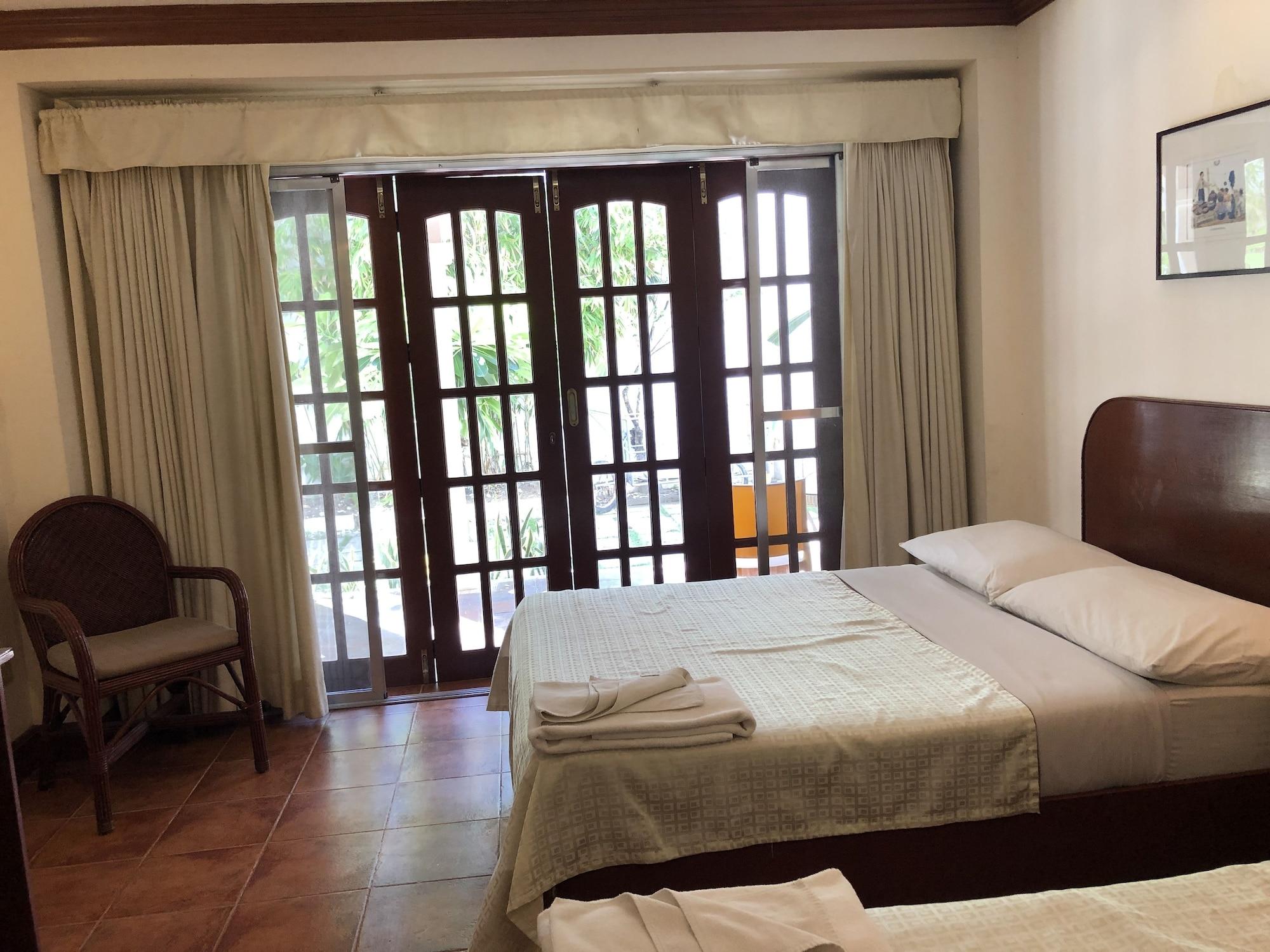 Hey Jude Resort Hotel Balabag  Екстер'єр фото